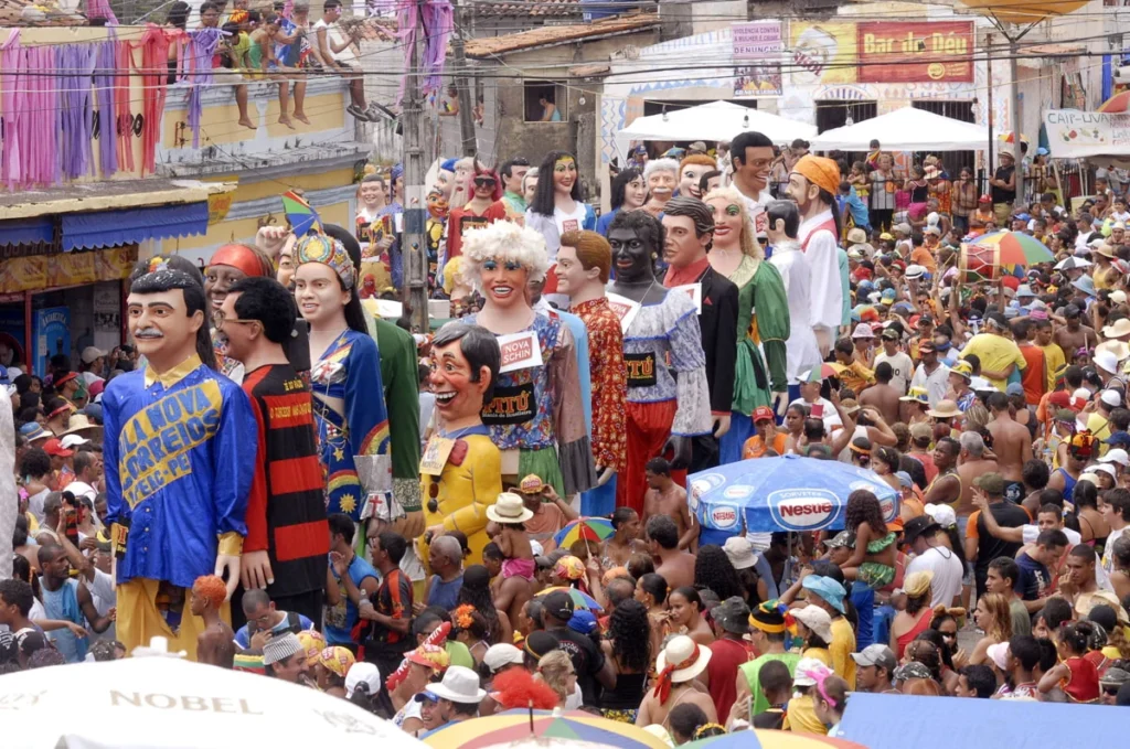 Desfile dos tradicionais bonecos de Olinda, no Carnaval de Pernambuco.