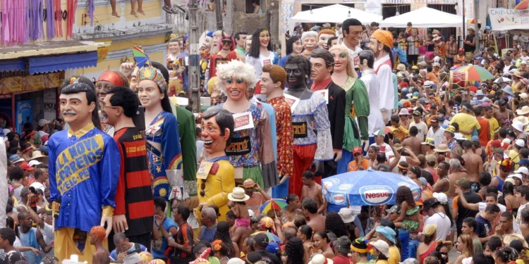 Dicas de saúde para o Carnaval 2025: como evitar riscos e desfrutar ao máximo 16 Desfile dos tradicionais bonecos de Olinda, no Carnaval de Pernambuco.