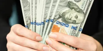 Dólar recua e ouro se mantém forte em meio a incertezas globais 1 Dólar recua e ouro se mantém forte em meio a incertezas globais