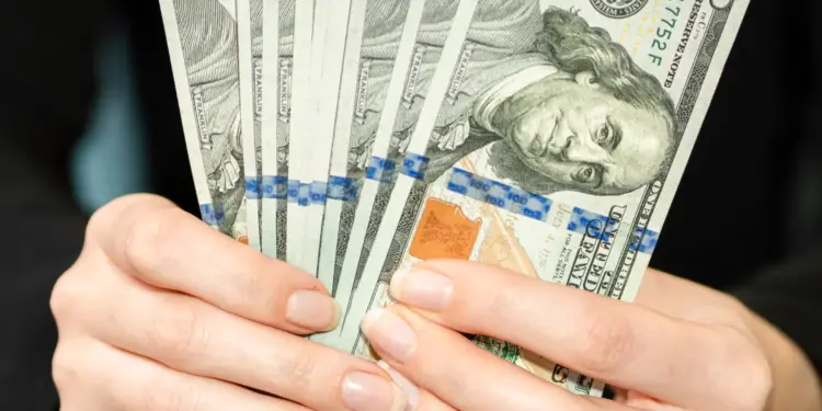 Dólar recua e ouro se mantém forte em meio a incertezas globais 14 Dólar recua e ouro se mantém forte em meio a incertezas globais dolar recua