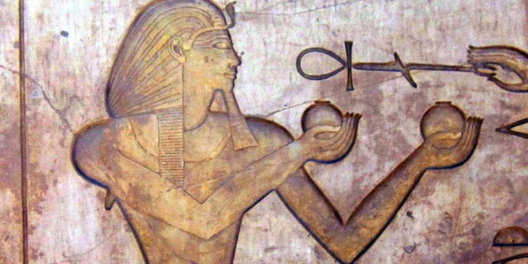 Gravura no templo de Karnak ilustra faraó Tutmés III.