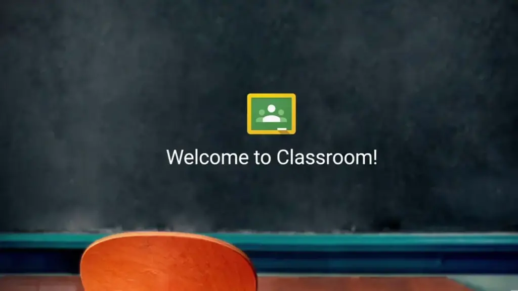 Lousa de sala de aula com contendo a logomarca do Google Classroom e a frase "Welcome to Classroom!" adicionadas digitalmente, representando Google Classroom.