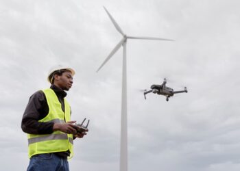 Drones ampliam eficiência na construção civil com mapeamento em tempo real e redução de custos