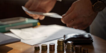 Gastos do governo melhoram mas não são suficientes para conter a inflação 16 Gastos do governo melhoram mas não são suficientes para conter a inflação
