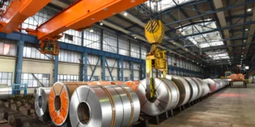 EUA acusam Brasil de subsidiar siderúrgicas e intensificam pressão comercial 1 Galpão de siderúrgica com rolos de material acabado expostos. Fica no Brasil.