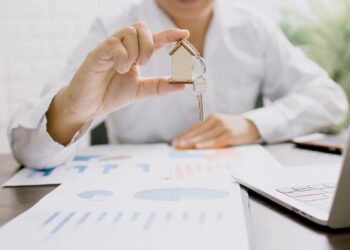 Banco Central aumenta a taxa Selic para 14,25%, impactando a construção civil