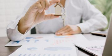 Banco Central aumenta a taxa Selic para 14,25%, impactando a construção civil 1 Banco Central aumenta a taxa Selic para 14,25%, impactando a construção civil