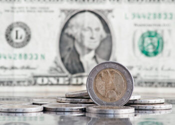 Mercados Financeiros: Dólar, Juros e Ouro em Destaque