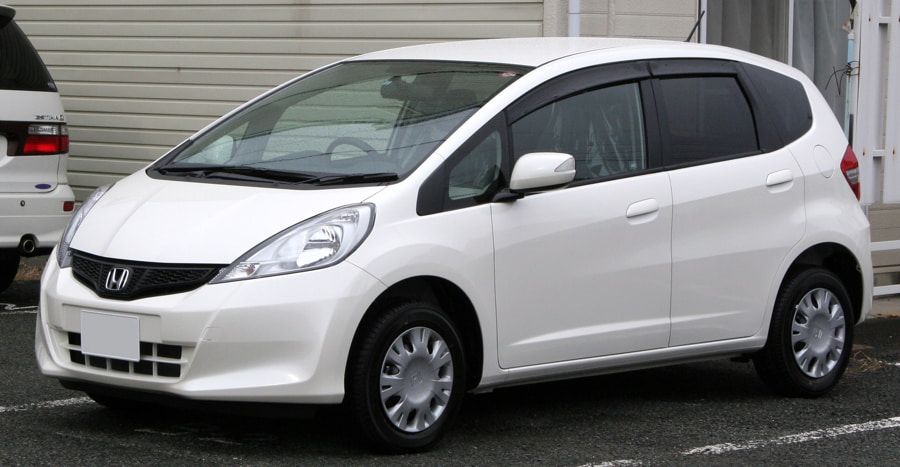 O terror dos mecânicos! 12 carros que praticamente não quebram 48 Honda Fit branco, representando "carros que não quebram".
