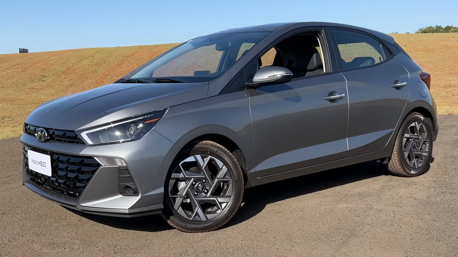 O terror dos mecânicos! 12 carros que praticamente não quebram 44 Hyundai HB20 na cor cinza chumbo, representando "carros que não quebram".
