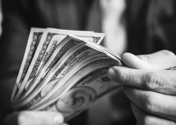 Tarifas de Trump Podem Desencadear Recessão Global, Afirmam Especialistas à Revista Capital Econômico