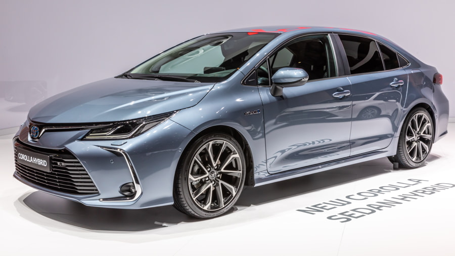 O terror dos mecânicos! 12 carros que praticamente não quebram 42 Toyota Corolla com pintura metalizada, representando "carros que não quebram".