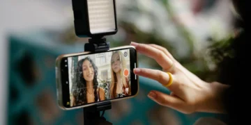 É verdade que dá para viver de YouTube sem aparecer