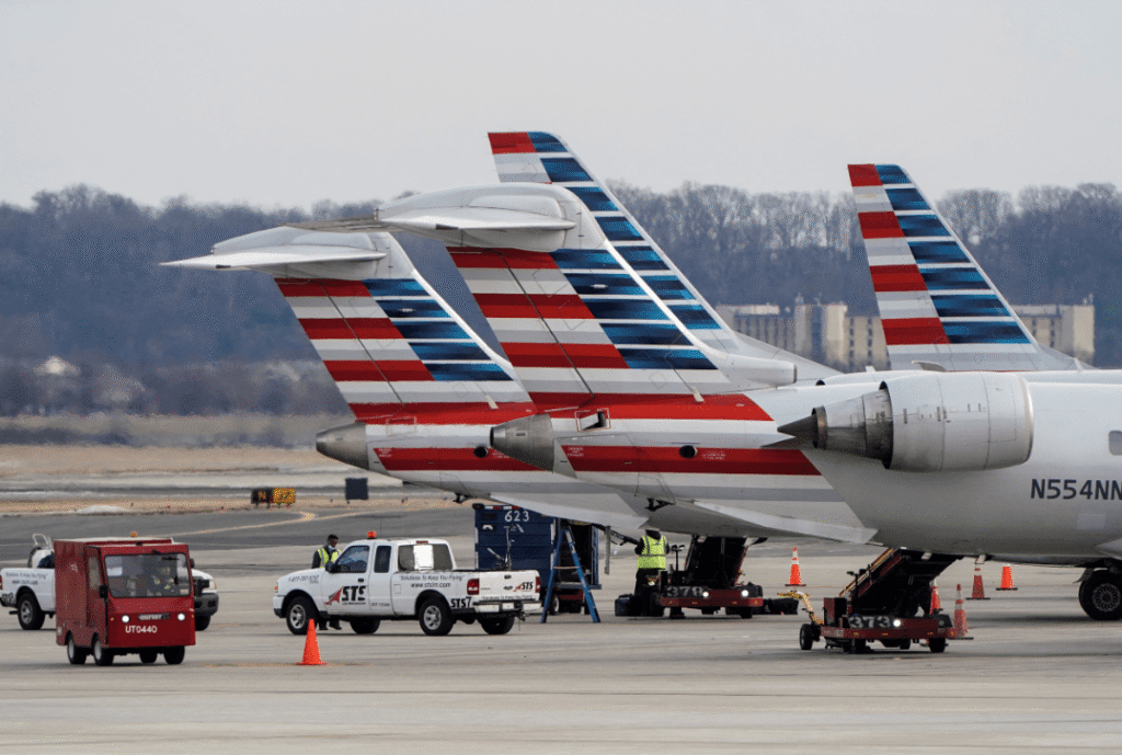 American Airlines supera expectativas, mas cancela previsões. American Airlines supera expectativas mas cancela previsoes