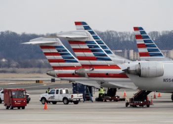 American Airlines supera expectativas, mas cancela previsões.