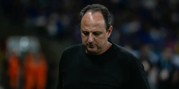 Rogério Ceni, técnico do Bahia, durante partida contra o Cruzeiro • Fernando Moreno / Gazeta Press