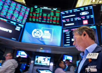 Bolsas dos EUA caem 3% após críticas de Trump ao Fed