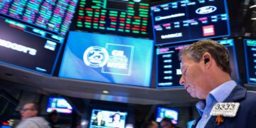 Bolsas dos EUA caem 3% após críticas de Trump ao Fed