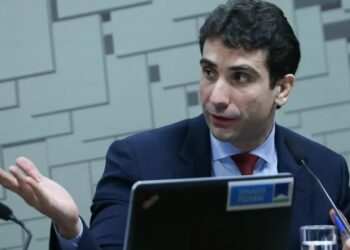 Brasil cresce forte, mas inflação ainda preocupa, aponta Galípolo