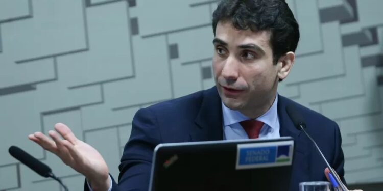 Brasil cresce forte, mas inflação ainda preocupa, aponta Galípolo 14 Economia do Brasil mostra crescimento excepcional e inflação segue alta, diz Galípolo