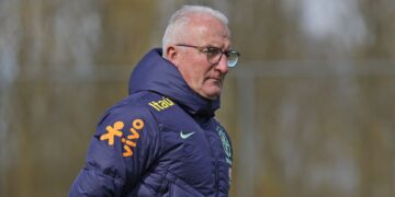 Corinthians e Dorival Júnior: negociação salarial em crise