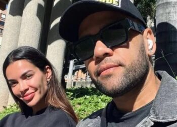 Daniel Alves: Esposa mostra primeira imagem do filho; veja!