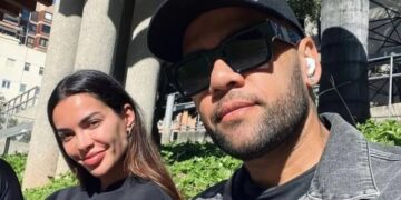 Daniel Alves: Esposa mostra primeira imagem do filho; veja! 1 Daniel Alves: Esposa mostra primeira imagem do filho; veja!