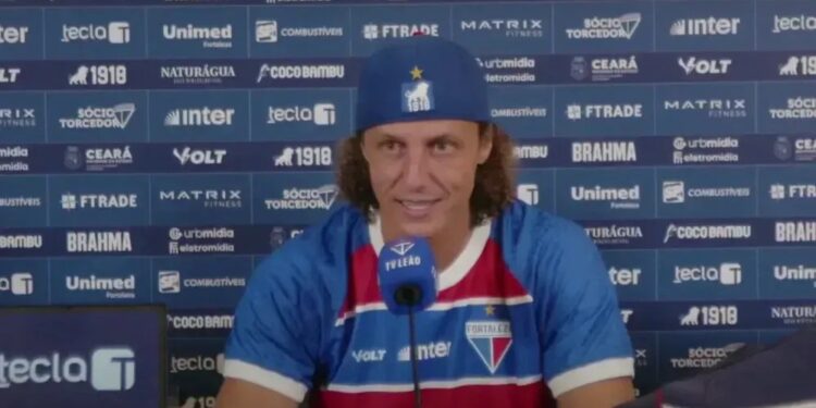 Zagueiro David Luiz em apresentação no Fortaleza • Reprodução/TV Leão