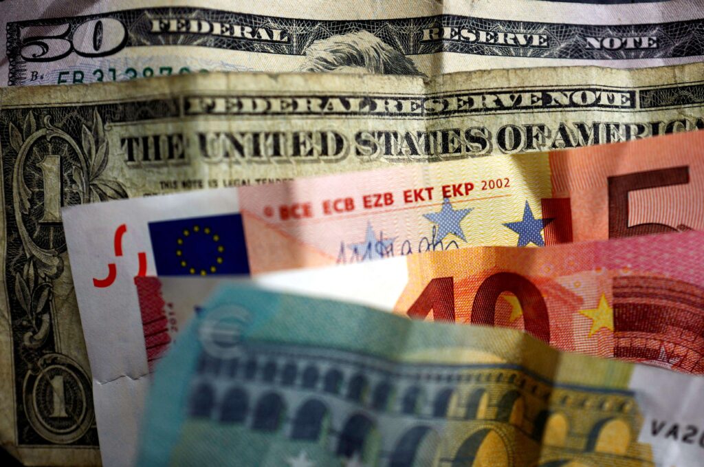 Dólar despenca e atinge menor valor desde 2022 Dolar despenca e atinge menor valor desde 2022