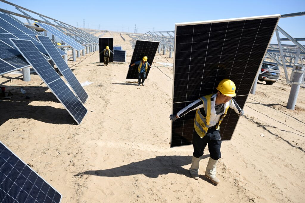 EUA Impõem Tarifas de Até 3.500% em Painéis Solares Asiáticos EUA Impoem Tarifas de Ate 3500 em Paineis Solares Asiaticos