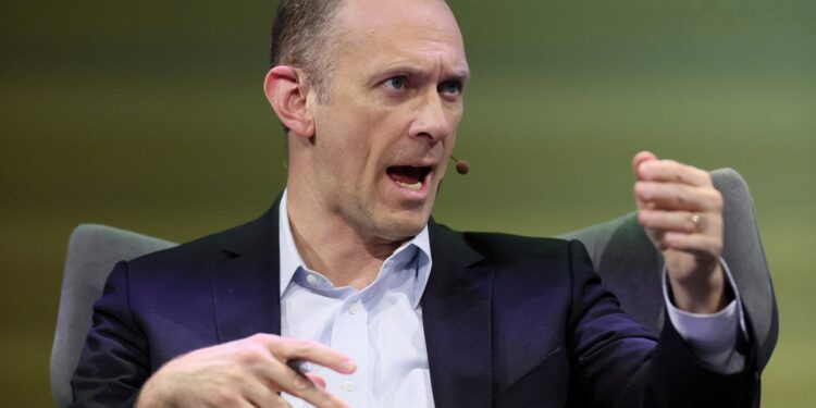 O presidente do Fed de Chicado, Austan Goolsbee (Foto: REUTERS/Brendan McDermid)