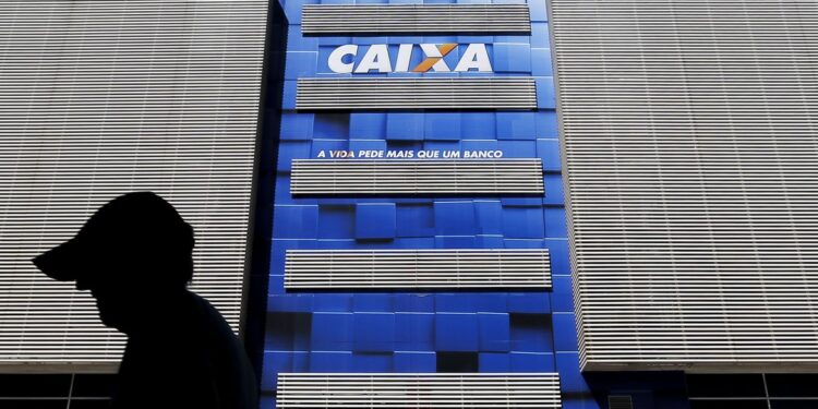 Esquema desvia R$ 2 bi do FGTS com ajuda de funcionários da Caixa, aponta PF