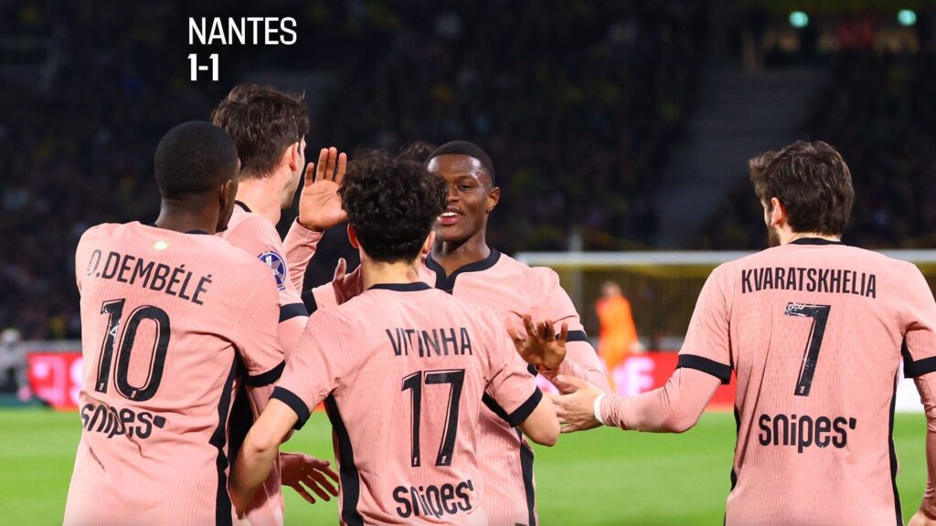 Ex-Corinthians brilha e PSG segue invicto na temporada Ex Corinthians brilha e PSG segue invicto na temporada