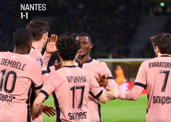 Ex-Corinthians brilha e PSG segue invicto na temporada