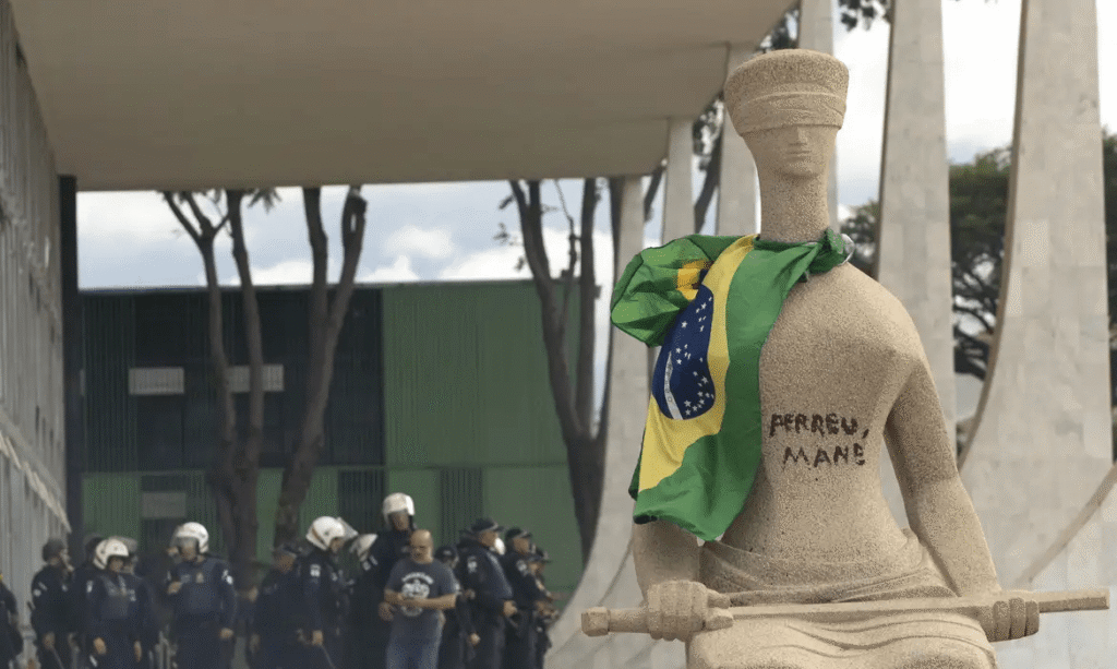 Reforma da Praça dos Três Poderes: R$ 22 milhões para restauração Ex ajudante de Bolsonaro refuta acusacoes de Moraes no STF