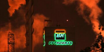 Explosão na Petrobras: 11 feridos em plataforma no Brasil.