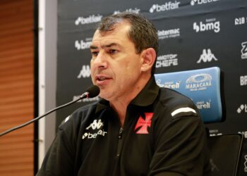 “Fábio Carille descarta rumor e reafirma foco no projeto atual”