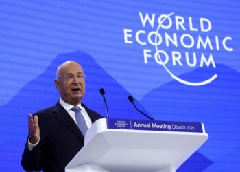Fundador do Fórum Econômico Mundial renuncia à presidência da entidade