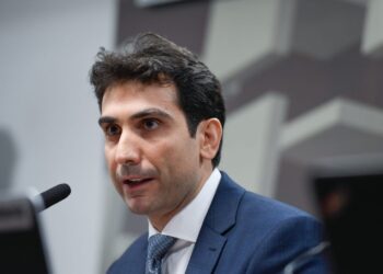 Galípolo: Brasil quase atinge pleno emprego, pede BC ativo
