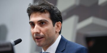 Galípolo: Brasil quase atinge pleno emprego, pede BC ativo