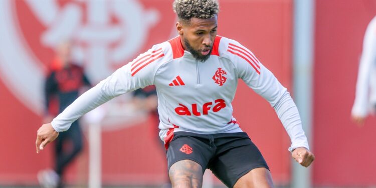 Wesley em treino do Internacional • Foto: Divulgação/ Internacional