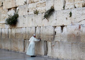 Israel subrepresentado no funeral do Papa: significativa crise nas relações