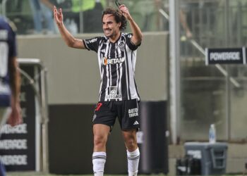 Jogador do Atlético-MG fratura dedo e precisará de cirurgia