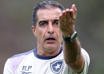 John Textor desmente rumors sobre saída de Renato Paiva