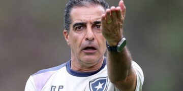 John Textor desmente rumors sobre saída de Renato Paiva