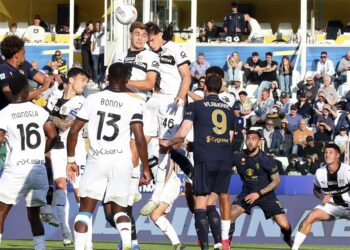 Juventus cai diante do Parma e se distancia do G-4 da Serie A
