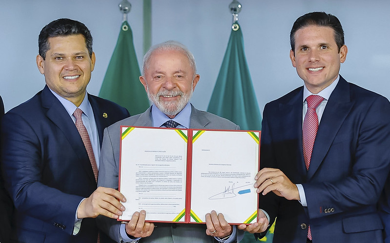 Lula apresenta PEC da Segurança: unificação no combate ao crime Lula apresenta PEC da Seguranca unificacao no combate ao crime