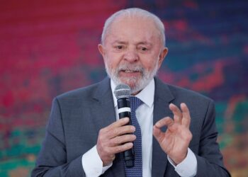 Lula critica validade do visto de Érika Hilton: “abominável”