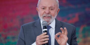 Lula critica validade do visto de Érika Hilton: “abominável” 1 Lula critica validade do visto de Érika Hilton: “abominável”