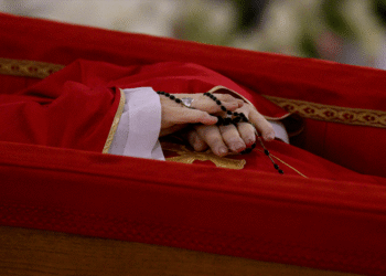 Lula é acompanhado por líderes no velório do Papa Francisco